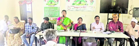 రసాయన ఎరువుల వాడకం తగ్గించాలి