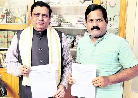 ఆత్మహత్యలతో సమస్యలు పరిష్కారం కావు
