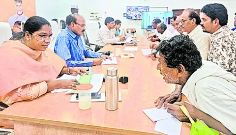 జిల్లా స్థాయి ‘మీ కోసం’లో 126 అర్జీలు స్వీకరణ 