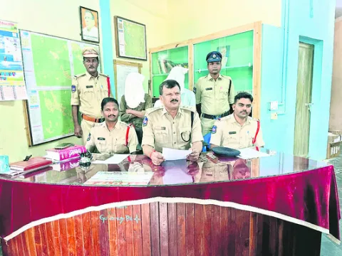 ఇద్దరు నకిలీ మావోయిస్టులు అరెస్ట్‌