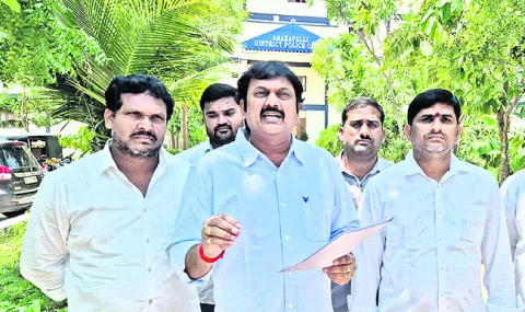 హత్య కేసు మాఫీ యత్నంపై ఎస్పీకి ఫిర్యాదు 
