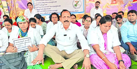 సీహెచ్‌ఓల డిమాండ్లను వెంటనే పరిష్కరించాలి 