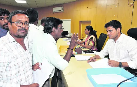 నాణ్యమైన  పరిష్కారం చూపాలి 