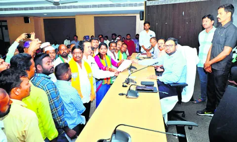 పాకిస్తాన్‌ దేశస్తులను గుర్తించి చర్యలు తీసుకోవాలి