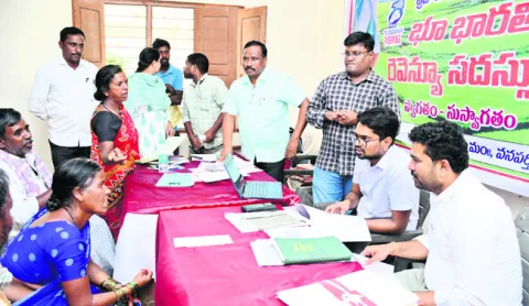 సౌర విద్యుత్‌పై దృష్టి సారించాలి : కలెక్టర్‌ 