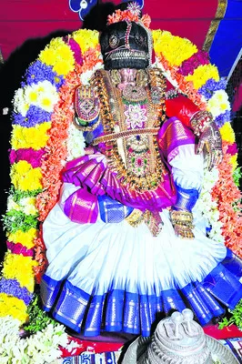 ‘మోహినీ’ అలంకరణలో  సింహరూపుడు 