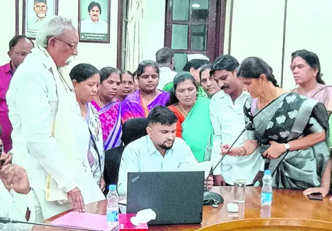 ‘కుట్టు’లో భారీ అవినీతి 