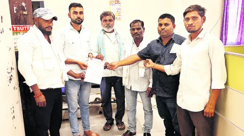 మున్సిపల్‌ కార్మికుల సమ్మె నోటీసు అందజేత