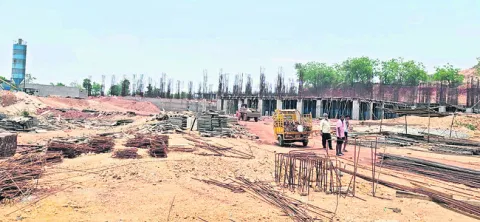 35 ఎకరాలు.. రూ.130కోట్లు