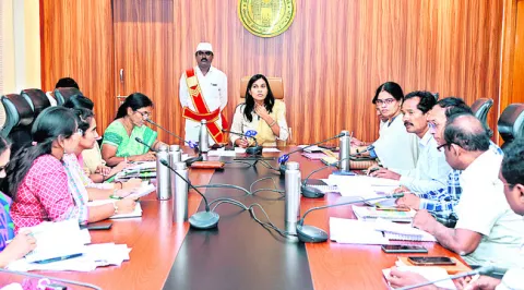 అభివృద్ధి పనులు  పూర్తిచేయాలి