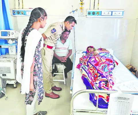 బాధితురాలికి పరామర్శ 