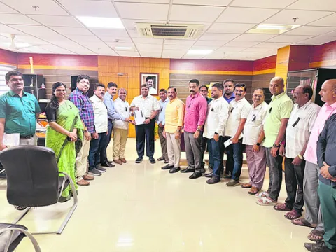 సబ్‌రిజిస్ట్రార్‌పై దాడి అమానుషం 