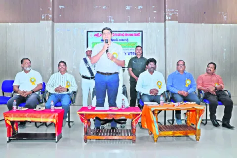 విధి నిర్వహణలో అప్రమత్తంగా ఉండాలి