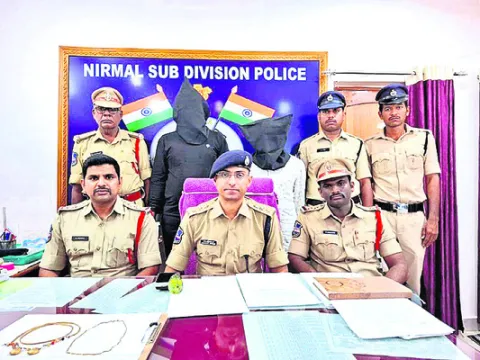 గొలుసు చోరీ నిందితుల అరెస్ట్‌