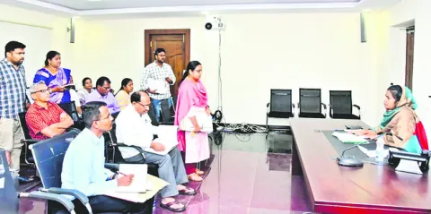 రెవెన్యూ సమస్యలపై బాధ్యతాయుతంగా పనిచేయాలి 