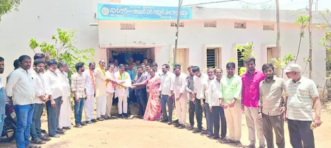 పాకిస్తానీలను పంపించండి 