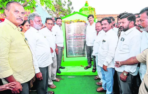 కష్టపడే వారికే పార్టీ పదవులు