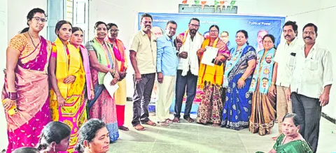 హక్కుల సాధనకు ఐక్యంగా ఉద్యమిద్దాం 