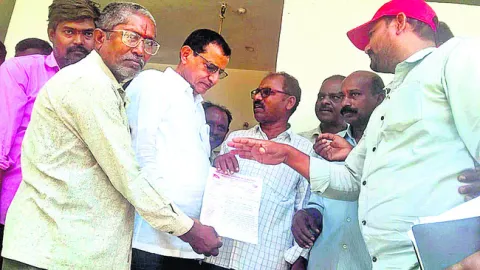 వార్పిన్‌ కార్మికుల సమ్మెబాట