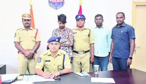 15 గంజాయి కేసుల్లో నిందితుడి అరెస్ట్‌