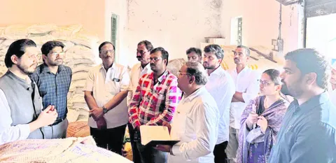 ప్రతి గింజా కొంటాం 