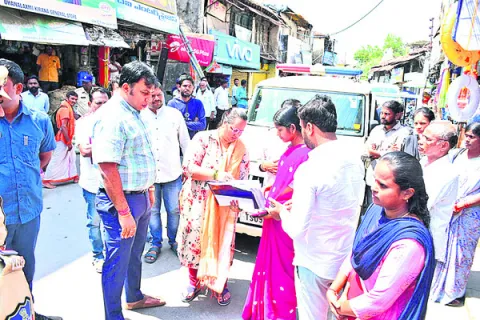 రోడ్డు విస్తరణ పూర్తిచేస్తాం
