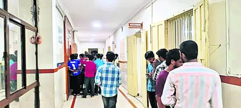 ఏయూలో విద్యార్థులకు చోటేదీ..?