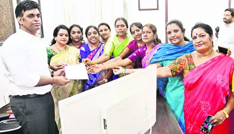‘కుట్టు మిషన్ల శిక్షణ’లో అక్రమాలు