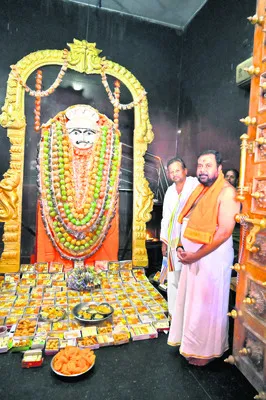 కాలభైరవుడికి 108 స్వీట్లతో నైవేద్యం 