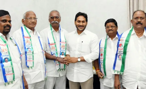 Several Former Employees Union Leaders Join Ysrcp