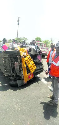 ఆటోను ఢీకొన్న లారీ
