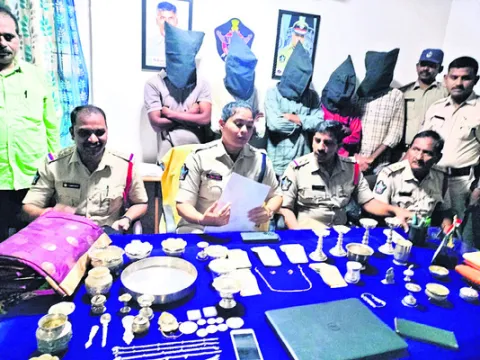 అంతర్రాష్ట్ర దొంగల ముఠా అరెస్ట్‌ 