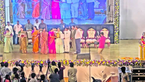ప్రతిభకు పురస్కారం 