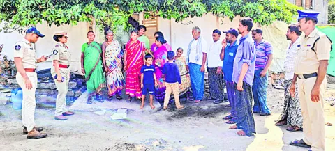 అనుక్షణం.. అప్రమత్తం 