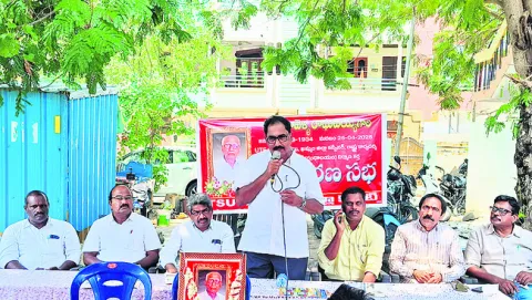 మార్క్సిజంతోనే సమస్యల పరిష్కారం