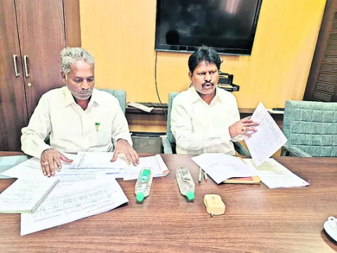 గిరిజన గ్రామాన్ని అభివృద్ధి చేయండి 