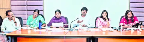 అర్హుల ఎంపికలో పారదర్శకత పాటించాలి