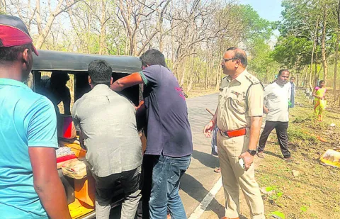 మానవత్వం చాటిన డీసీపీ
