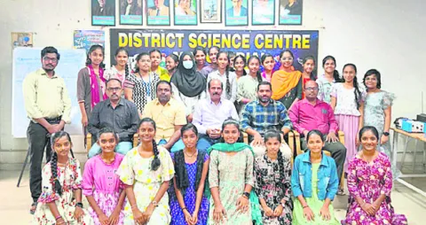 విజ్ఞానం పెంచుకునేందుకే సైన్స్‌ క్యాంప్‌ 