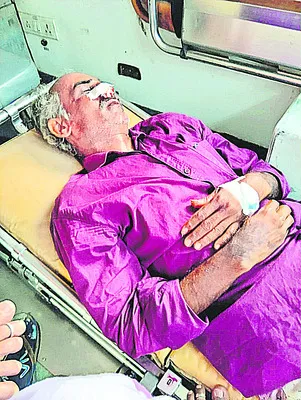 వైఎస్సార్‌ సీపీ నాయకుడిపై టీడీపీ నేతల దాడి 