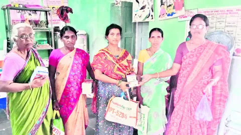 అంగన్‌వాడీ లబ్ధిదారులకు సరుకుల పంపిణీ