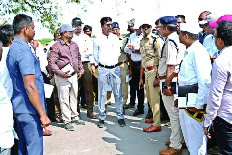 సీఎం పర్యటనలో  లోటుపాట్లకు తావివ్వొద్దు 