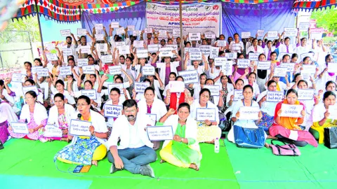 సీహెచ్‌ఓలకు ఉద్యోగ భద్రత కల్పించాలి 