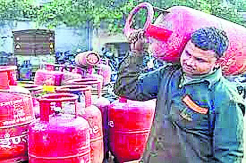 ఒక్క సిలిండర్‌తో సరి..!