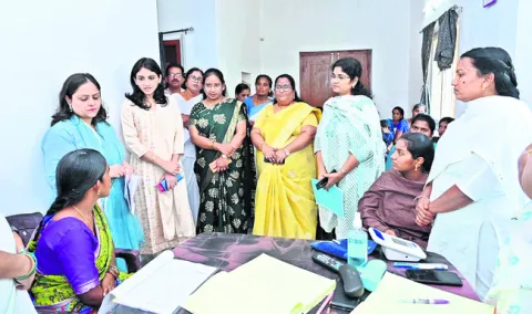 పీహెచ్‌సీని సందర్శించిన యూనిసెఫ్‌ బృందం