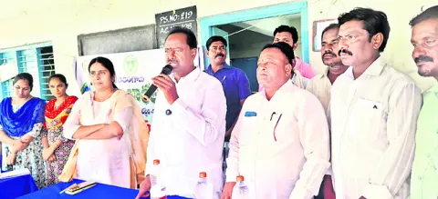 రెవెన్యూ సదస్సులను సద్వినియోగం చేసుకోవాలి