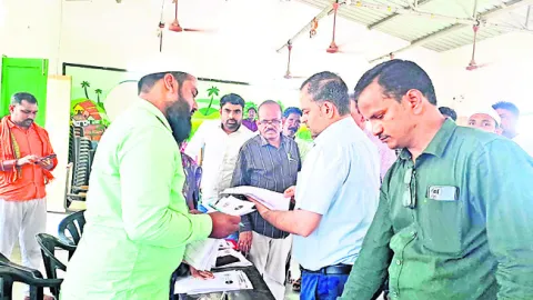 దరఖాస్తుల పరిష్కారానికి చర్యలు