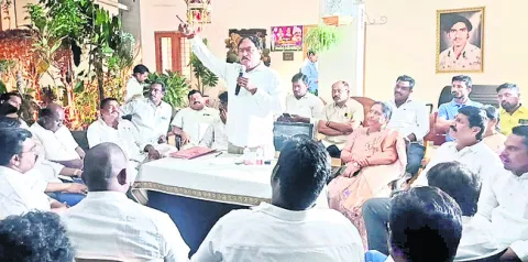 అందాల పోటీలపై ఉన్న శ్రద్ధ అన్నదాతలపై లేదు