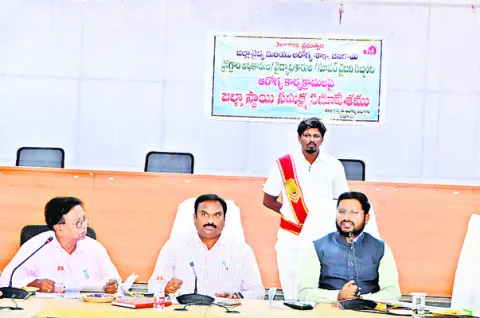లక్ష్య సాధనలో ముందుండాలి