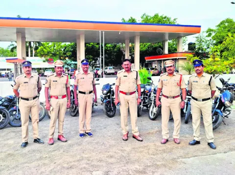 చోరీకి గురైన బైక్‌లు స్వాధీనం
